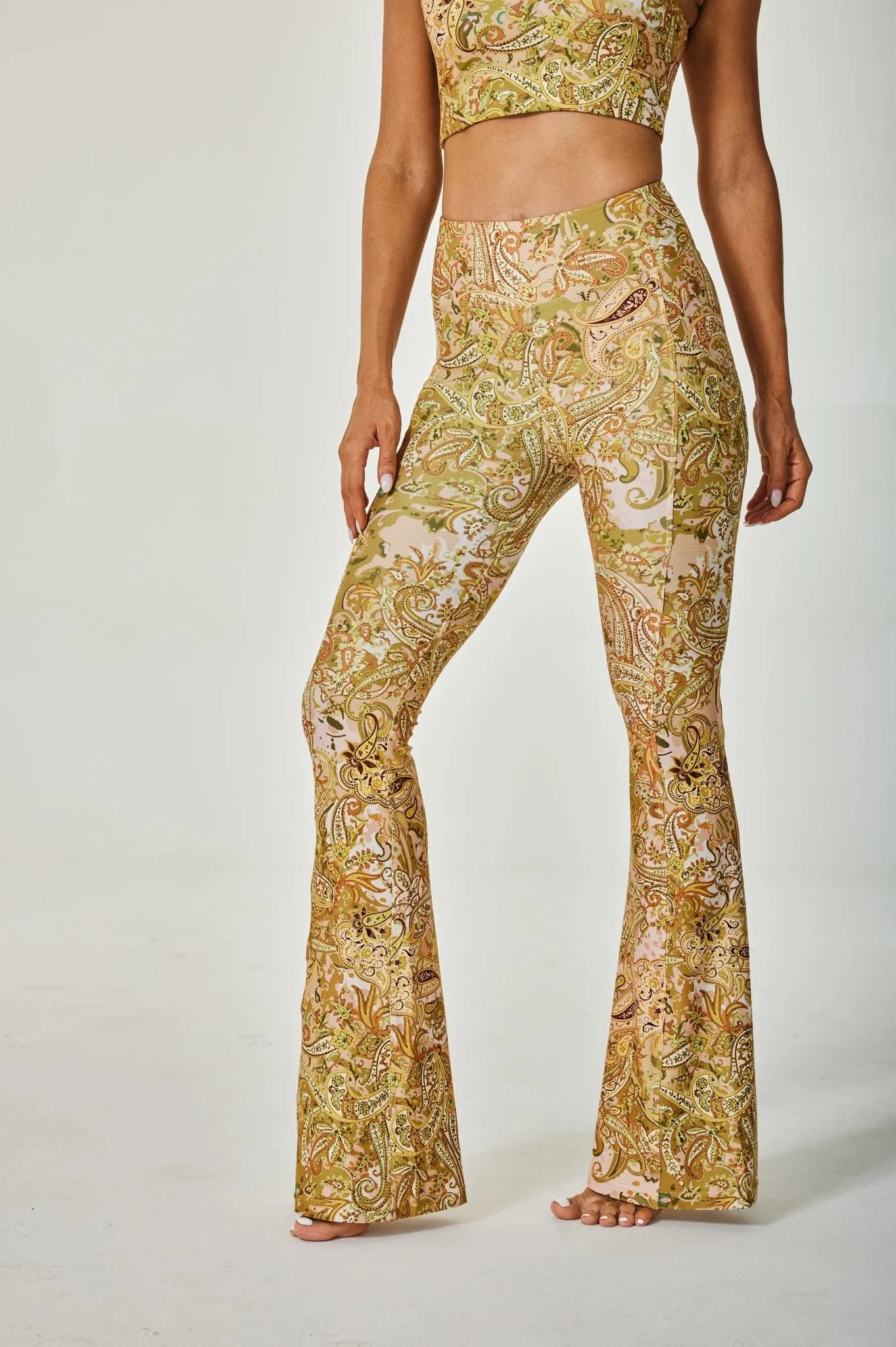 Golden Paisleys High-waisted Flare Leggings